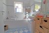 2-Zimmer-Gartenwohnung mit zwei Bädern und Hobbyraum in München-Aubing - Bad OG mit Badewanne
