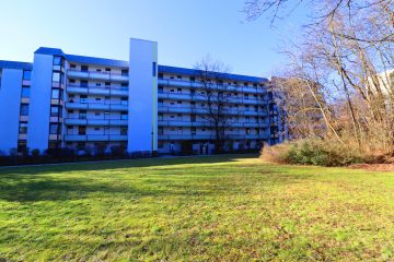 Im Herzen Bogenhausens: TOP geschnittene 2 Zi-Whg. mit verglaster West-Loggia und TG-Stellplatz, 81927 München, Wohnung