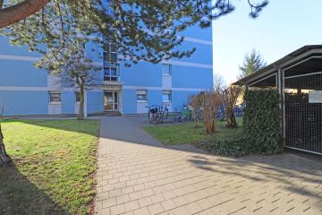 TOP-Sanierte 2-Zimmer-Wohnung mit sonniger EG-Loggia – ideal für Genießer, 81539 München, Erdgeschosswohnung