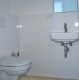 Traumhafte, helle und sanierte Altbauwohnung mit 4-Zi., süd-west-Balkon und Gartenanteil - Gäste-WC